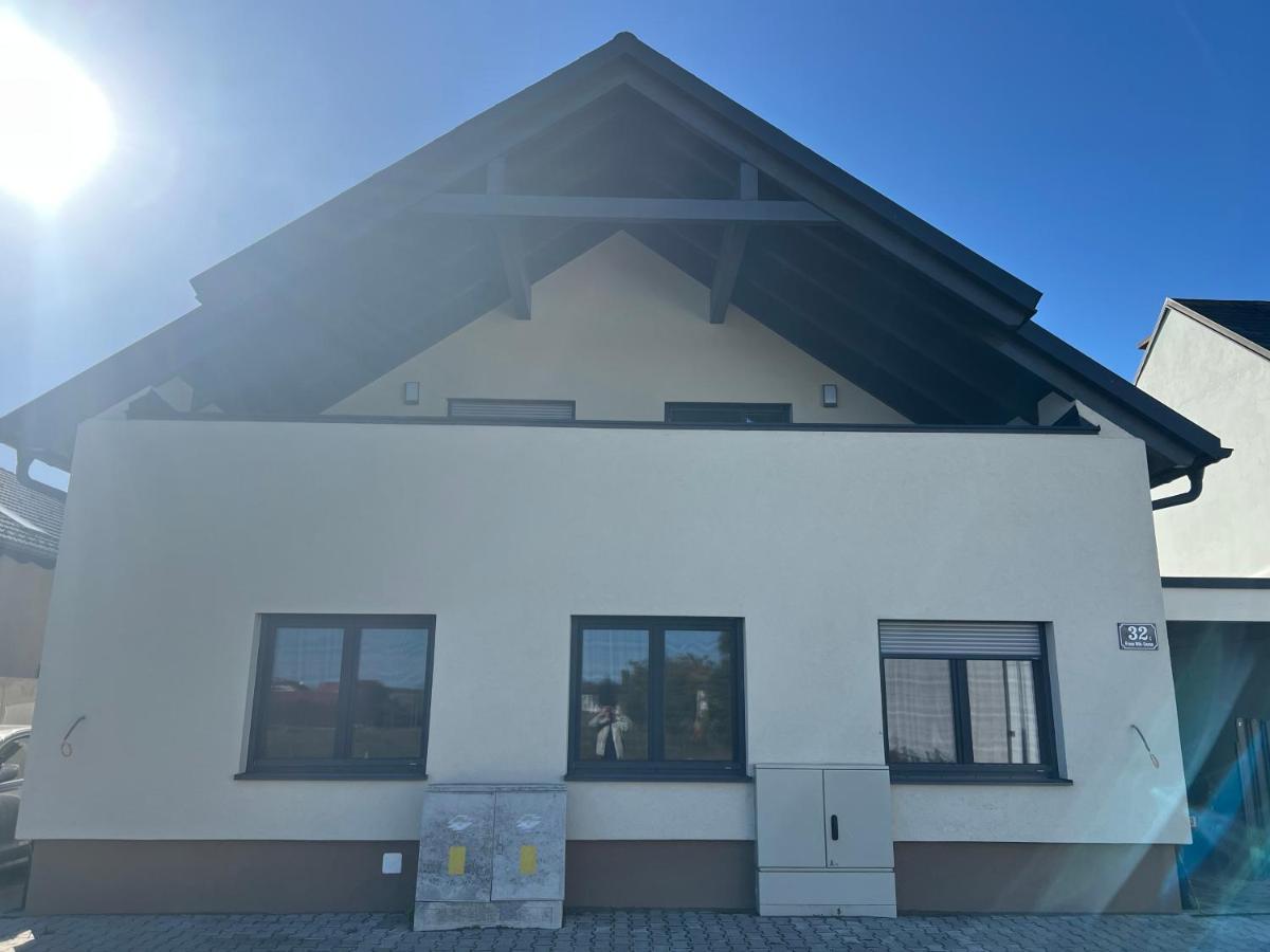 Ruhige Gruene Oase Bei Flughafen Schwechat Exterior foto